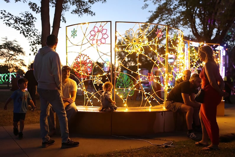 Parcours lumineux-Festival-Rose-Gazon-Repentigny_2025-©-Viviane-Hervieux-Photographe
